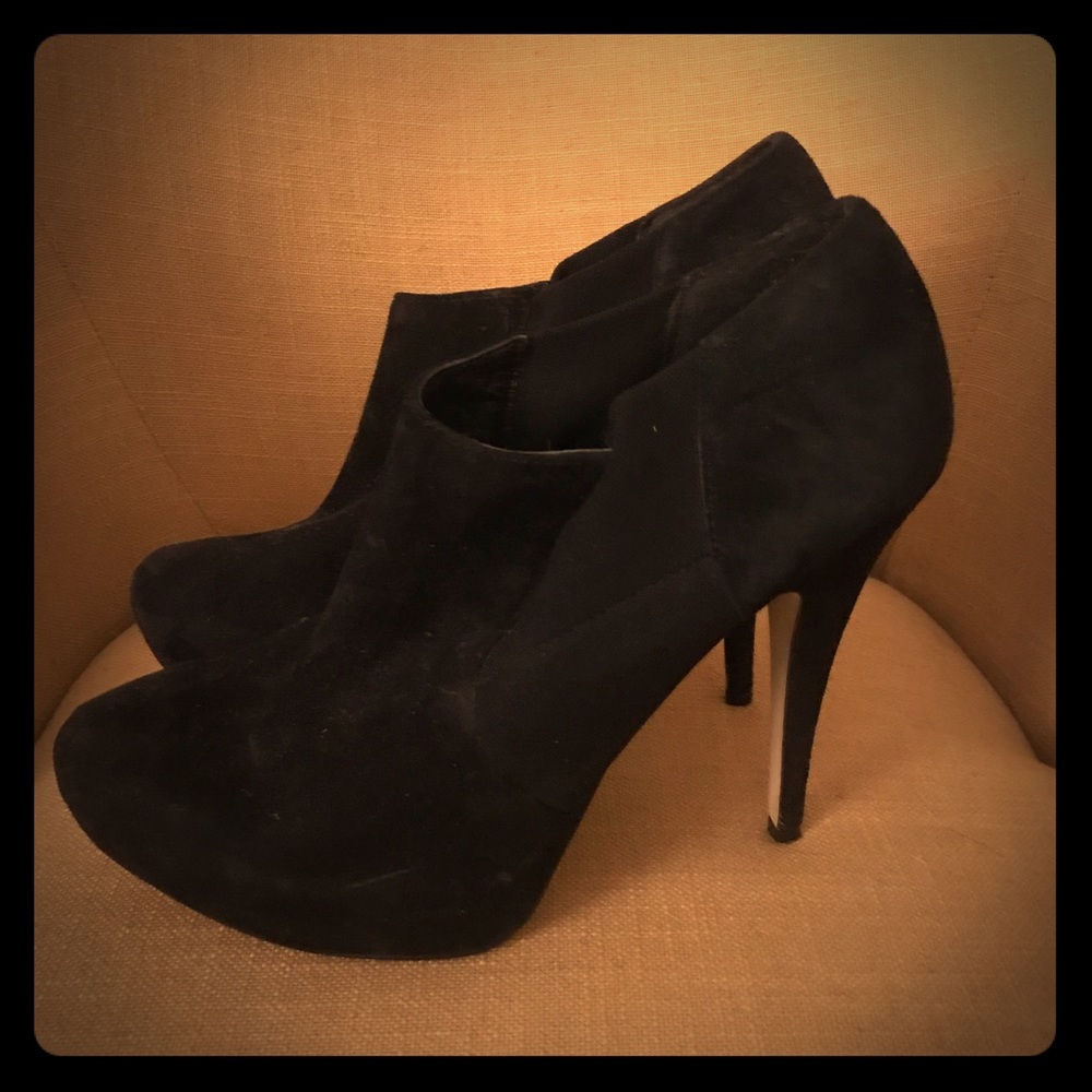 Jessica Simpson high-heeled booties